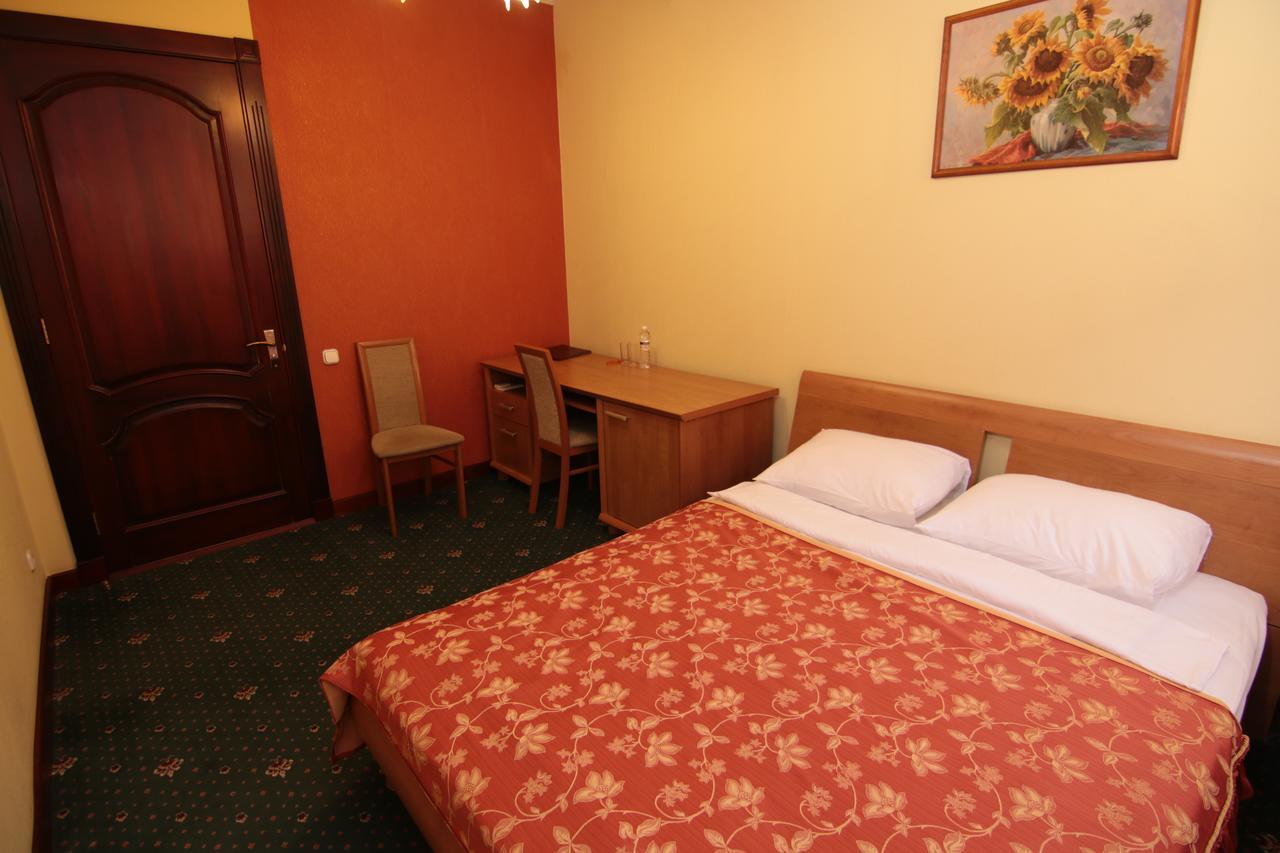 Chervona Kalina Hotel Kyiv Exterior photo
