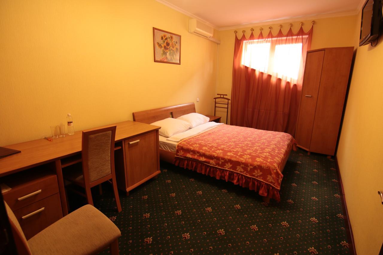 Chervona Kalina Hotel Kyiv Exterior photo
