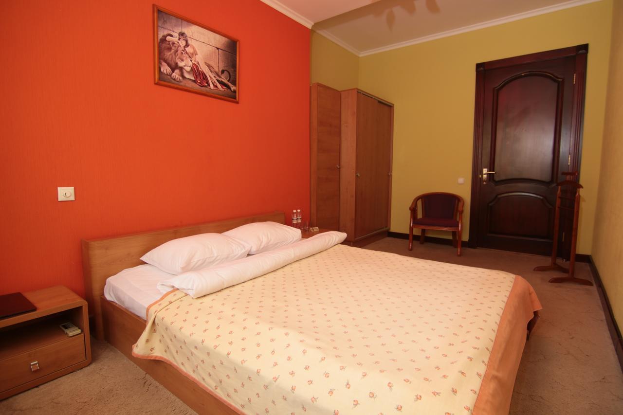 Chervona Kalina Hotel Kyiv Exterior photo